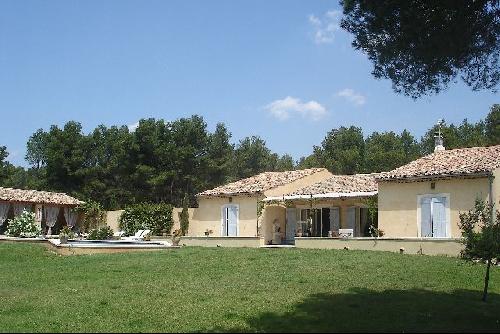  Villa avec piscine sur 1ha à Saint Cannat